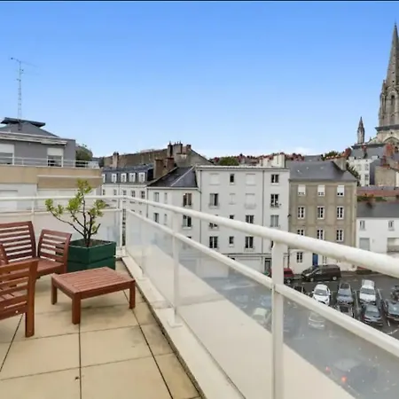 Studio & Terrasse Dans Le Ciel En Centre Ville De *